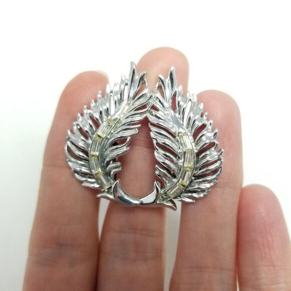 Vintage Feather Leaf Shape Rhinestone Clip On Earrings, Silver Tone Retro 60s - Picture 1 of 6